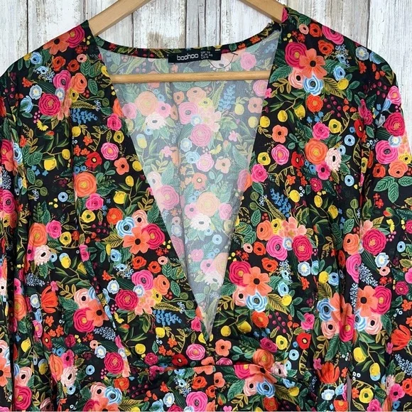 Boohoo Floral V Neck Romper - Picture 4 of 6